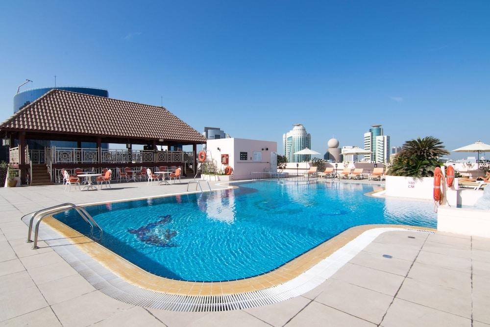 Knight Castle Hotel Dubai Eksteriør billede Rooftop pool