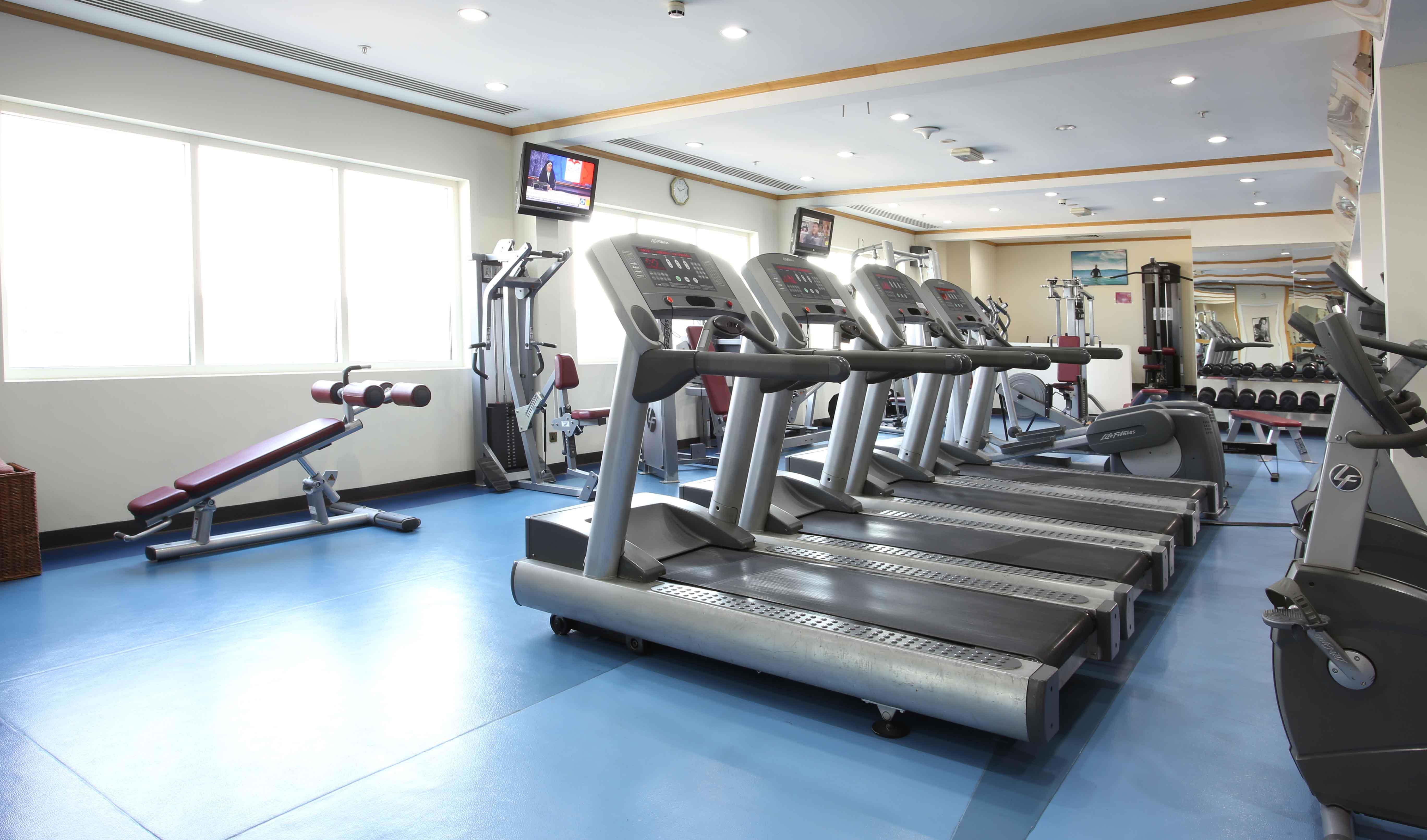 Knight Castle Hotel Dubai Eksteriør billede A row of treadmills